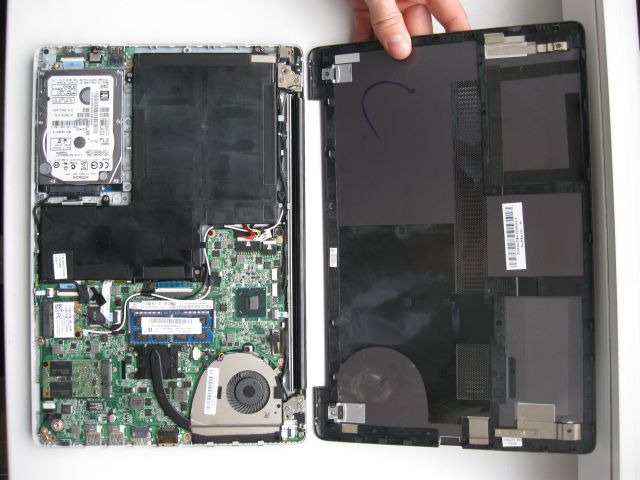 Ультрабук Lenovo U310 снимаем нижнюю крышку