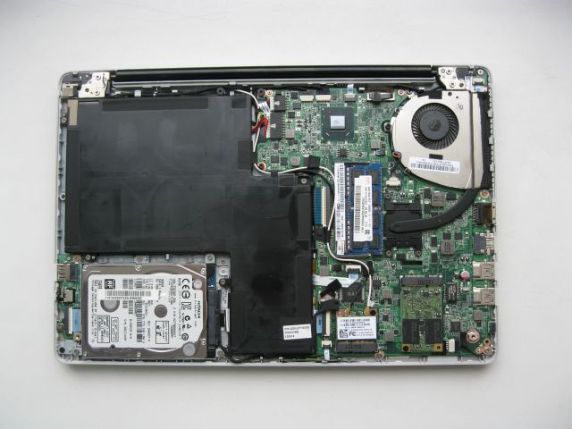 Ультрабук Lenovo U310 вид комплектующих изнутри